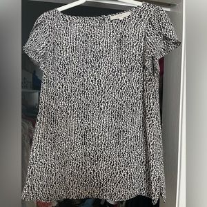 LOFT | flutter sleeve, button up back blouse | M